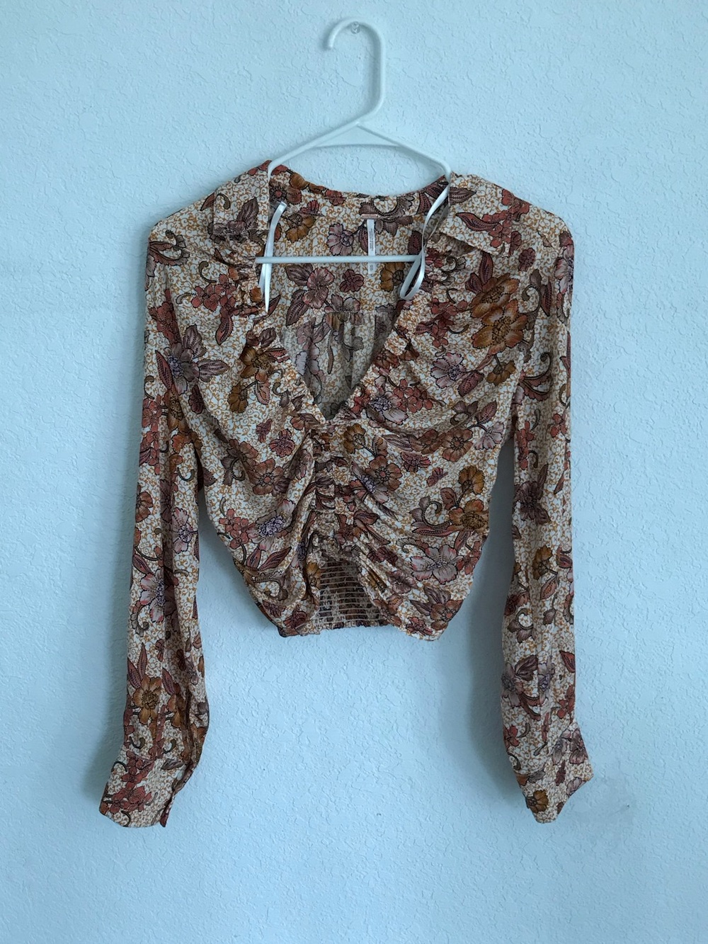 Anthropologie Floral Ruched V-Neck Long-Sleeve Crop Top - Beige Rust Brown